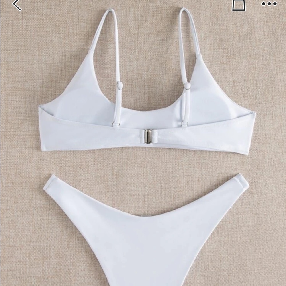 ๐simple white bikini - Picture 3 of 3